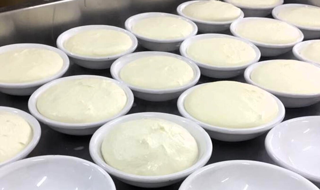 La Vastedda posta nei piatti di ceramica