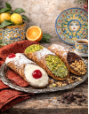 cannoli_siciliani_su_piatto_elegante