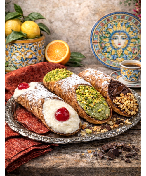 cannoli_siciliani_su_piatto_elegante